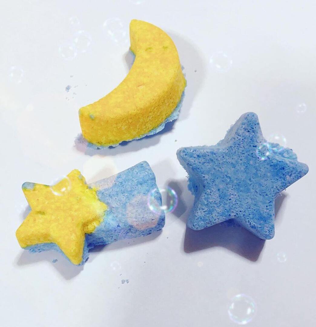 【ダイソー・セリア大活躍】いま子どもに大ヒット中☆ どんどんハマる「手作りバスボム」はシュワっと爽快!