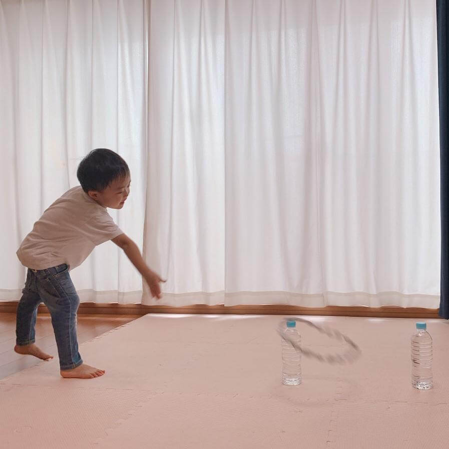 体力を持て余した兄弟が「おうちで60秒チャレンジ」をやってみた!これなら室内で運動量を確保できるよ☆