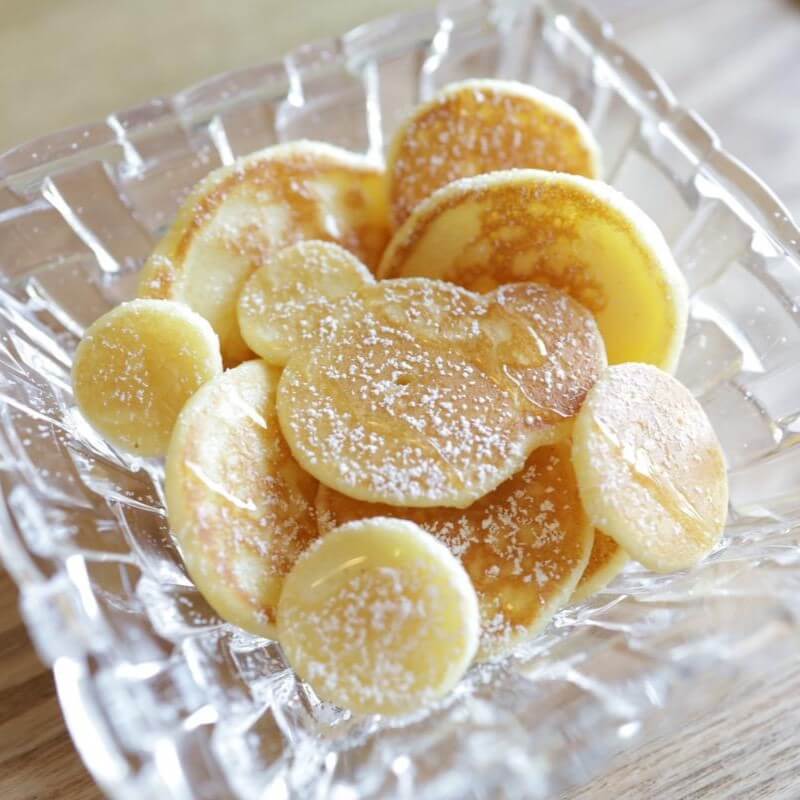 その手があったか!あの100均グッズで【ミニパンケーキを簡単に作る方法】手づかみ食べやおやつのストックにめちゃ使える♪