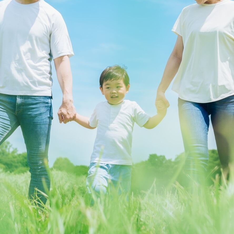 子どもに「〇〇しなさい!」と言わずにすむには…?3児の母も思わず納得!子どもを伸ばす「やりすぎない育児」とは?