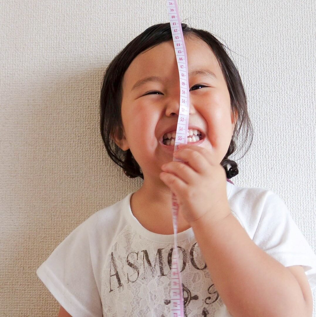 計量カップ、メジャー、カレンダー…じつは最高の知育ツール!幼児期の「算数力」を鍛える10のアイテム