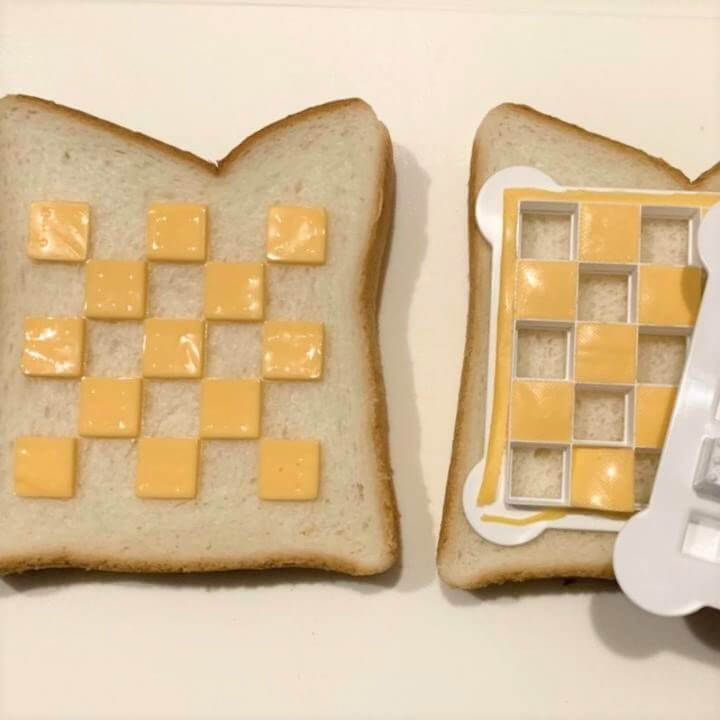 【食パンが一気に映える!】人気の「チェックトースト」が超簡単にできる神アイテム発見!朝から家族のテンションUP♪