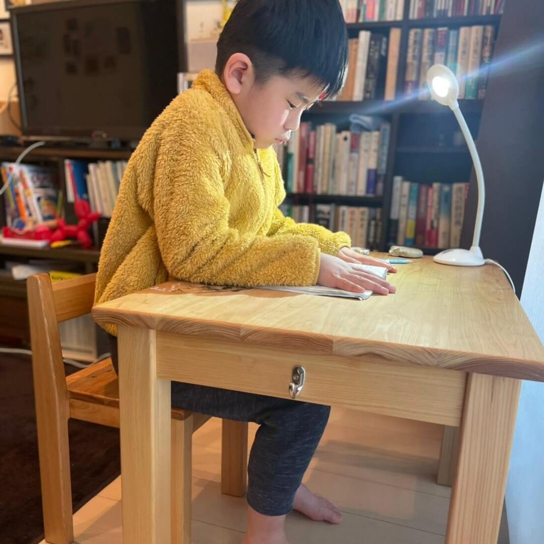 【リビング学習の理想形】家族の気配を感じながら学習タイム!テレビをつけてても勉強に集中…その秘密とは?