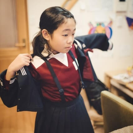 【小1の壁対策】次の授業までに「立ったままの着替え」「濡れた水着を脱ぐ」って難しい!今から始めたいおうち練習方法