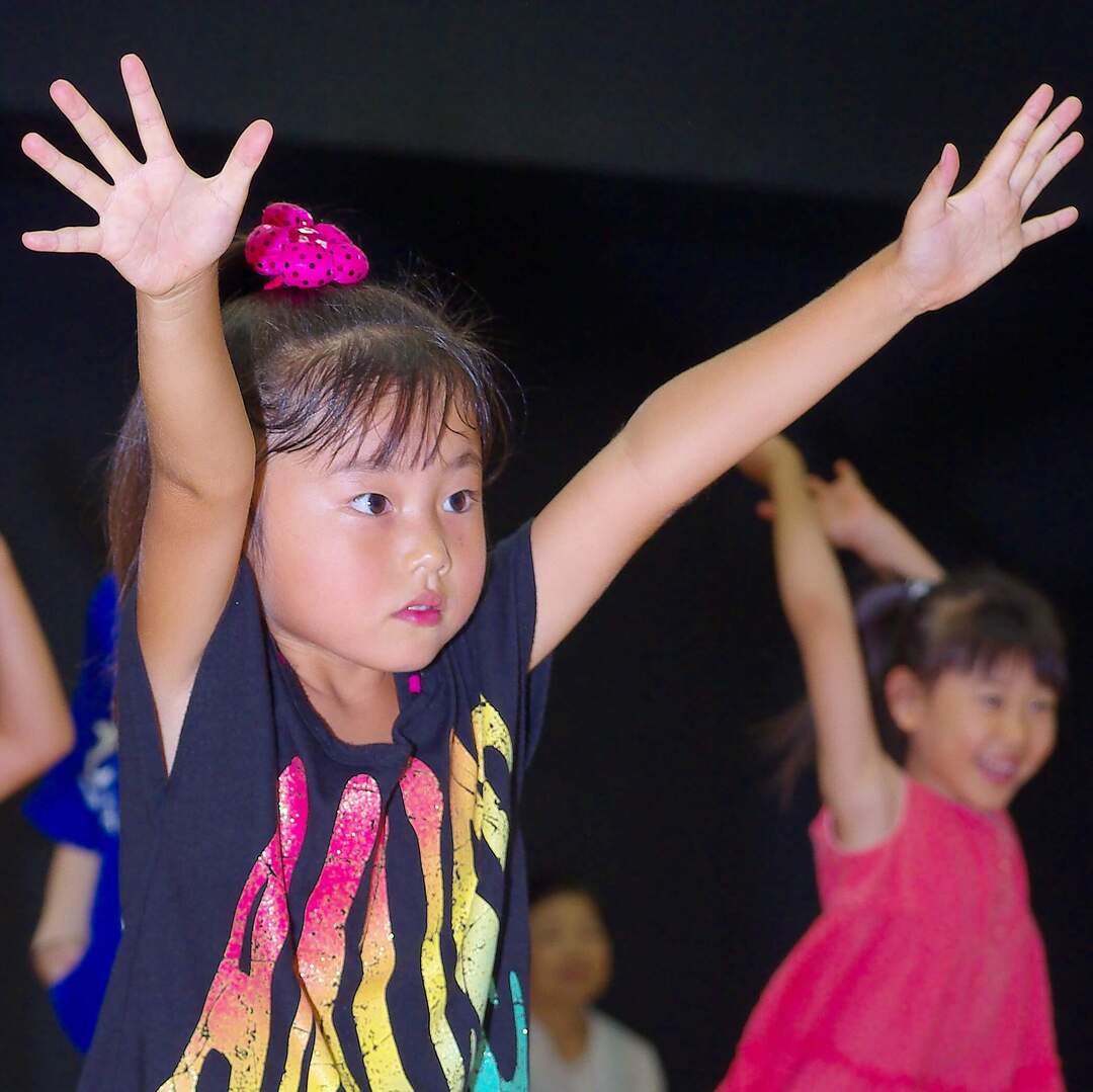 人前で表現する楽しさを知る!近年人気の習い事「ダンス」は子どもの自信を育むのにぴったり