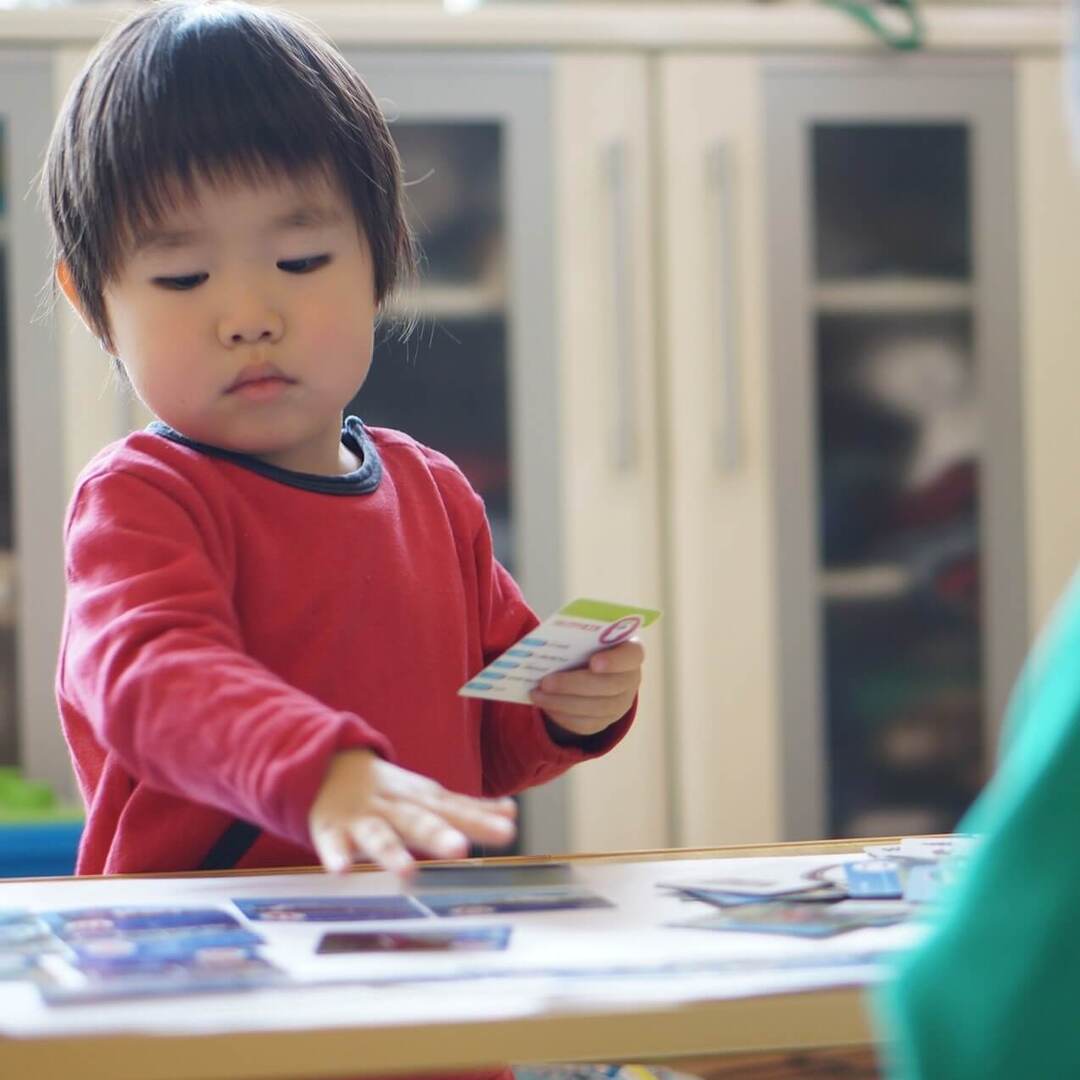 おもちゃ遊びが続かない、動画ばっかり見てる…ならコレ!遊びながら子どもの能力も引き出す「知育カードゲーム」10選