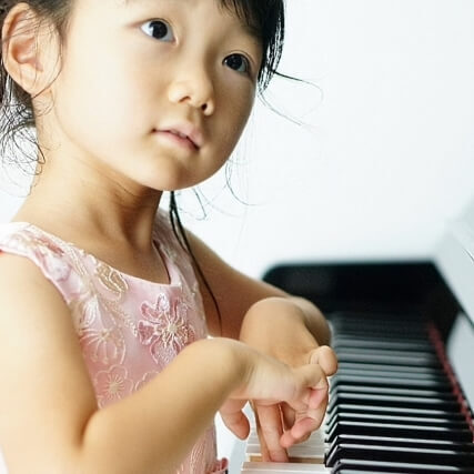 【最新】小学生に人気の習い事TOP10|先輩ママが考える「これからさせたい習い事」も紹介