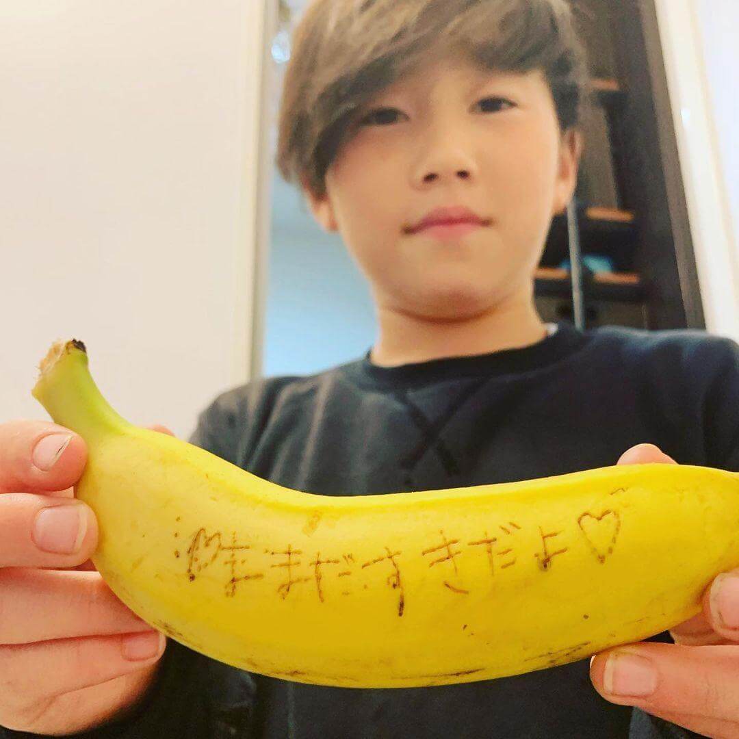 バナナと爪楊枝だけあれば!!おうち時間を持て余してる親子にぴったりの実験気分も楽しめる【バナナアート】のススメ