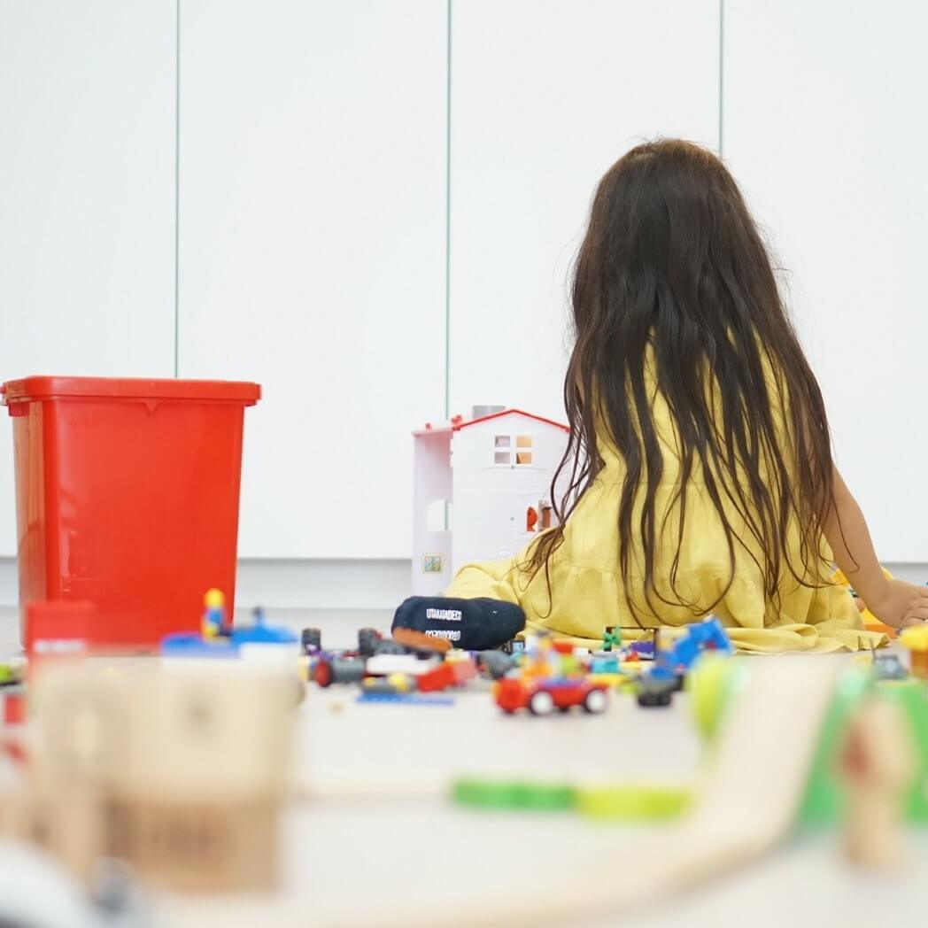 「片付けなさーい!」ともう叱らない!子どもが自ら楽しく片づけるようになる【魔法の声かけ】とは?