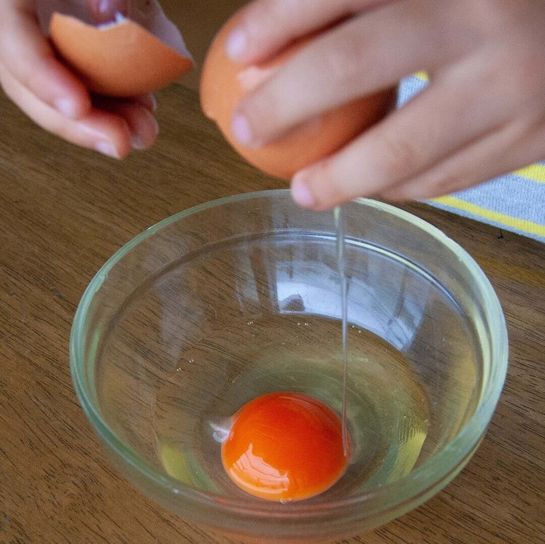 【子ども料理】「卵の割り方」をマスターしたら子どもはお手伝いにもっと自信がつく!!