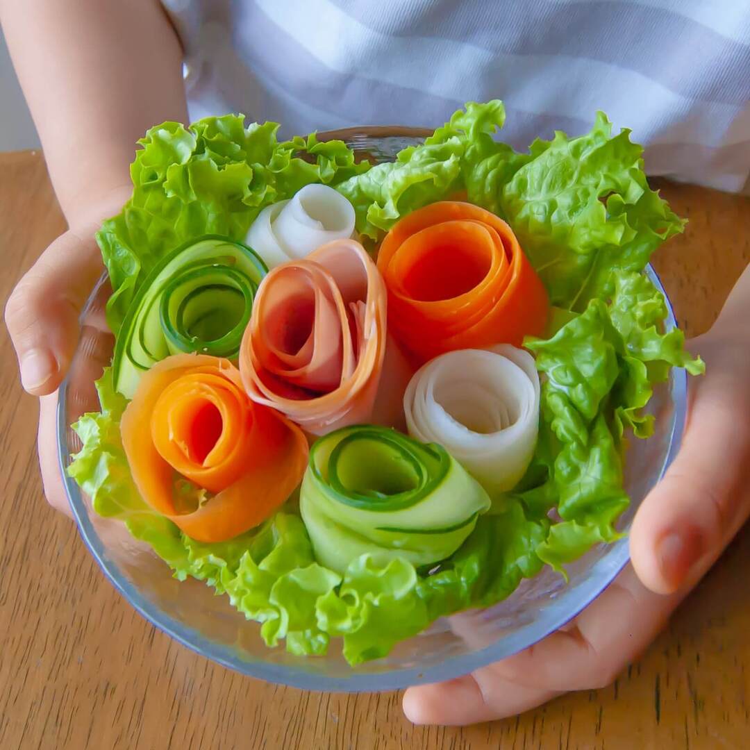 かわいすぎて親子で"キュンです♡"ピーラーを使った「ブーケサラダ」なら生野菜もパクパク食べられる!