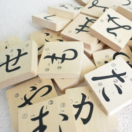 【保育士が解説】入学前の「読み書き」はどこまで必要?家庭でできる文字教育と興味の持たせ方