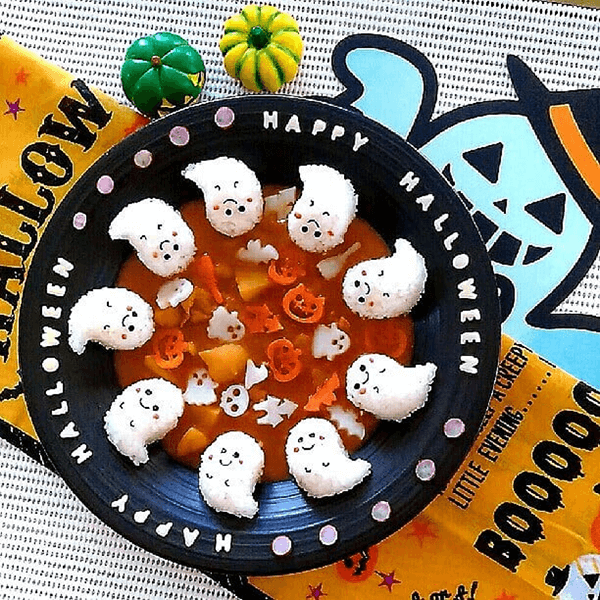ハロウィンは簡単かわいい【おばけカレー】で決まり♪ちょこっとアレンジで盛り上がるアイデア7選