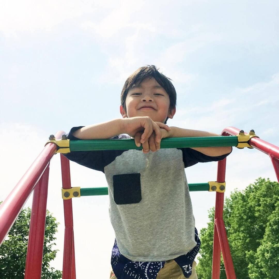 「すごい」「えらい」は禁句!?三つ子の壮絶子育てを経験した母が提唱する「最強の言葉がけメソッド」のびっくり効果とは?
