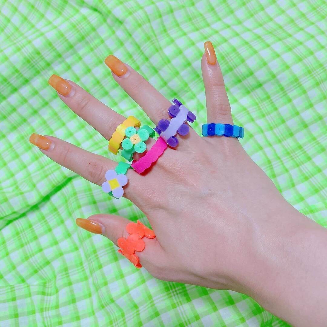 若者にもブームが!?ポップでかわいい♡【アイロンビーズアクセサリー】リングやヘアゴム、ティアラまでアイデア7選