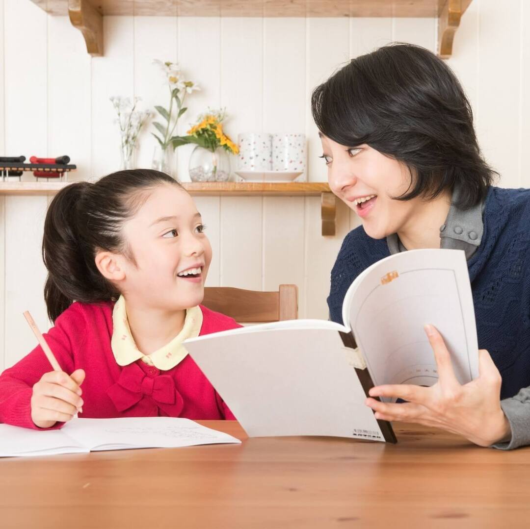 【現役東大生220人に聞いた】父・母はどんな存在だった?「叱る」「褒める」よりも効果的な子育てとは