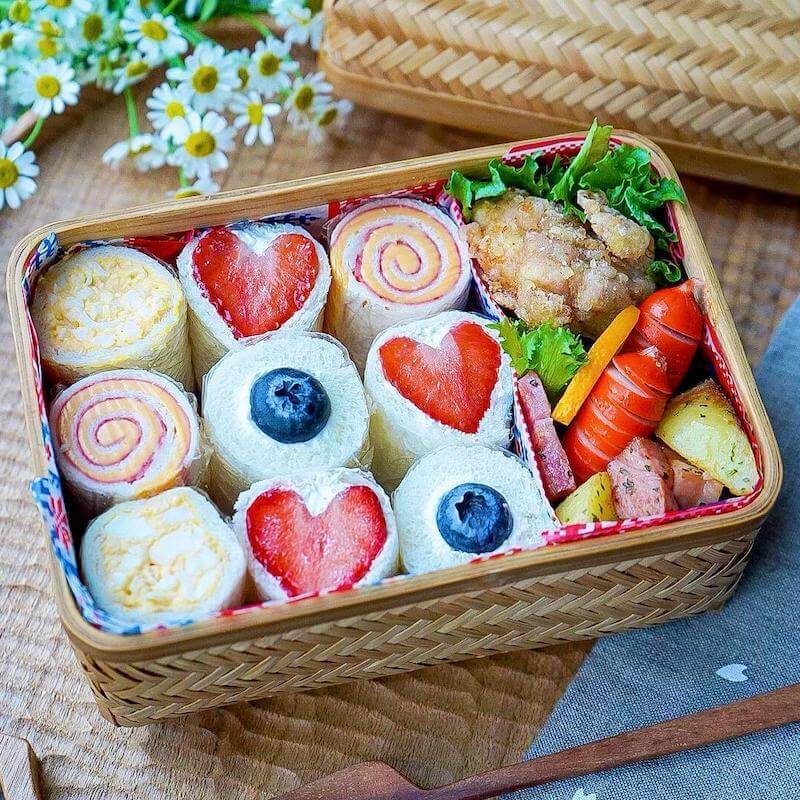 簡単&かわいい【ロールサンド】のアイデア7選!片手で食べられてお花見やお弁当にもぴったり☆