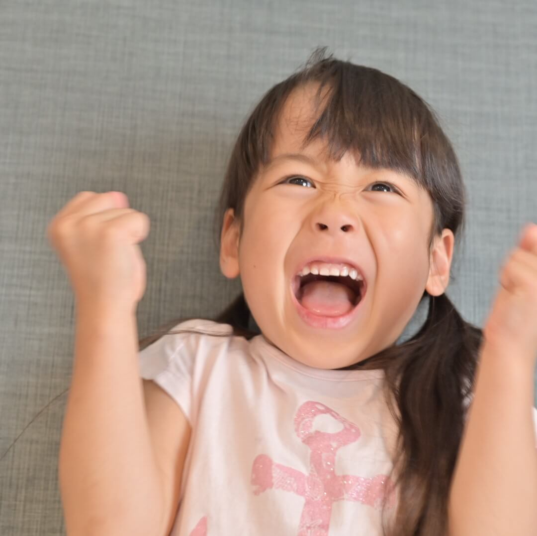 泣いている子に「大丈夫、気にしない」はNG!ネガティブ感情とうまく付き合うことが心を強くする【レジリエンス教育】