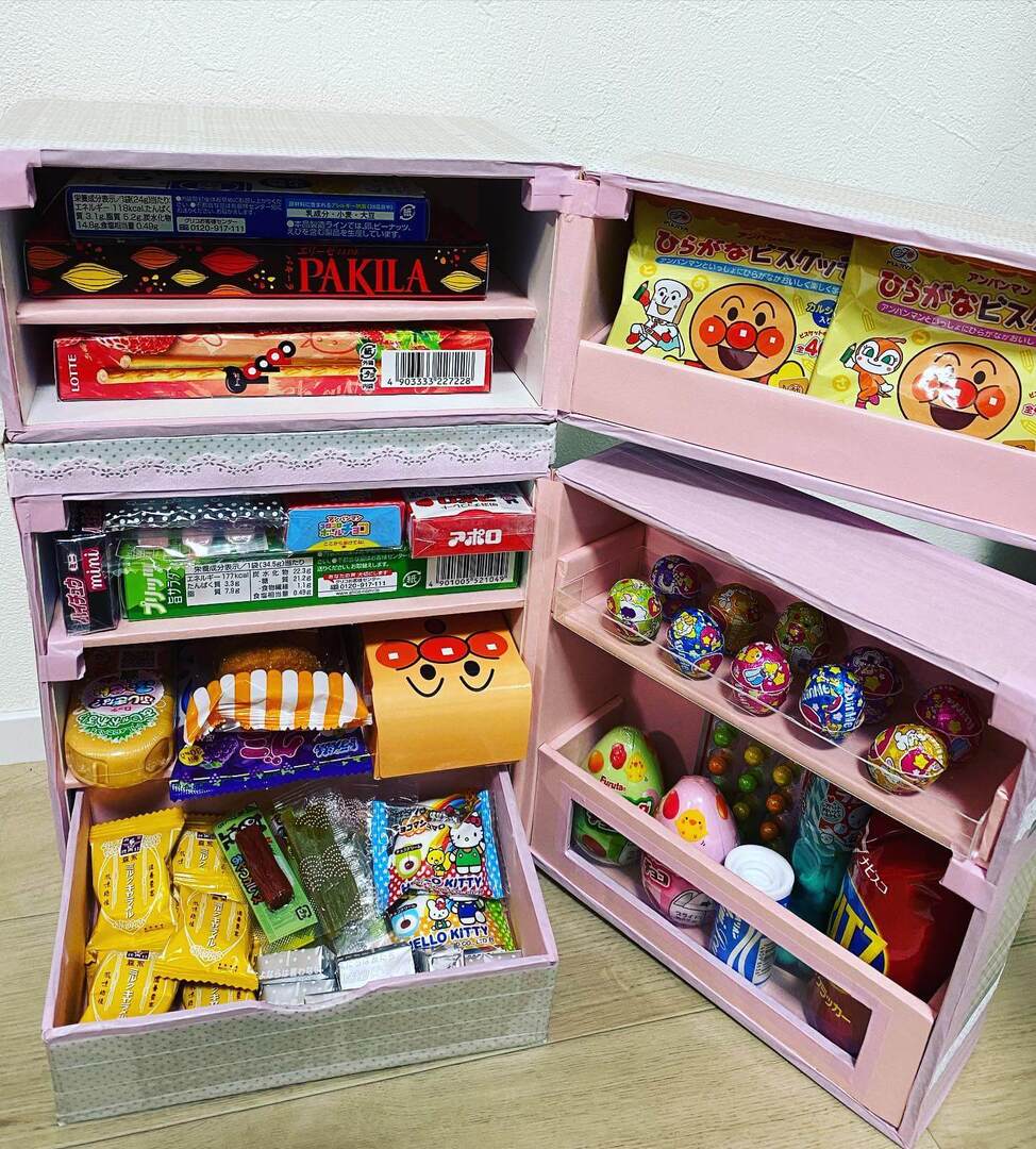 もらった子どものテンションが絶対上がる!「お菓子冷蔵庫」のアイデアがすごい♪誕生日やギフトにいかが?