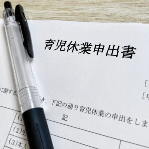 企業の育児休暇に関する実態調査!育休取得に関する男性の思いとは?子どもが成長してからの長期休暇も課題に