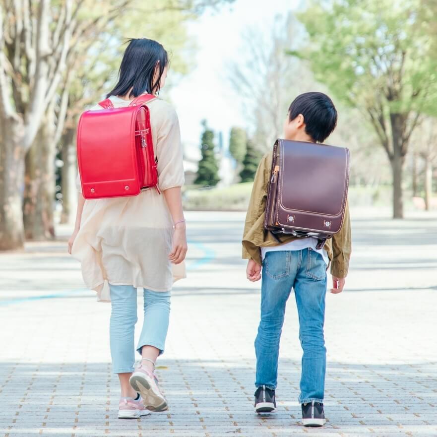 【3人に1人が該当!?】教材の重さは15年で約2倍に!想像以上に深刻な「#ランドセル症候群」って一体どんなもの?