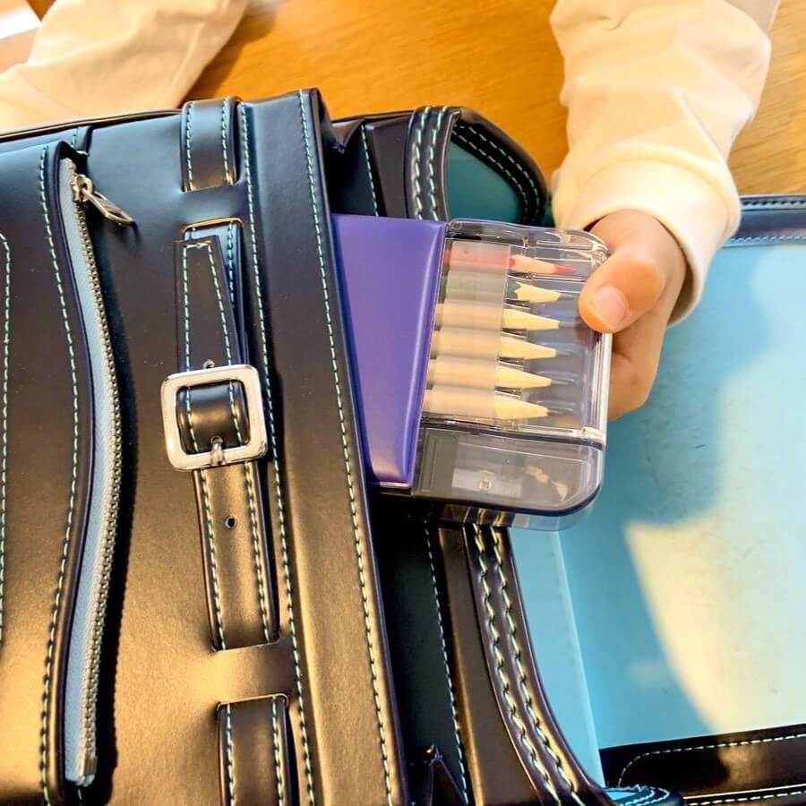 小学生男子が歓喜!「鉛筆削り忘れ」がなくなる"話題の筆箱"使用レポ♪登校準備がスムーズになって買ってよかった!