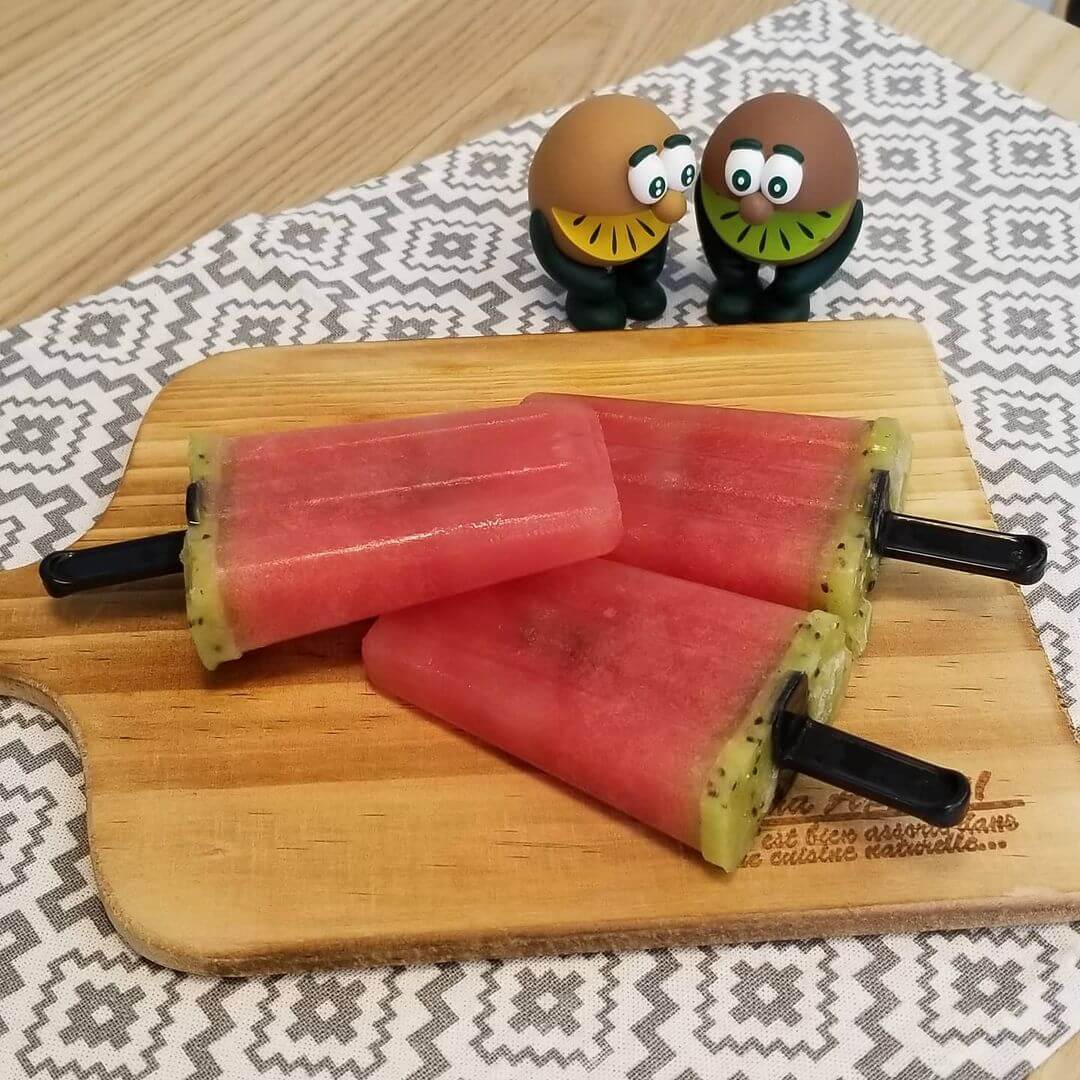 アイス大好きっ子にも安心して食べさせられる!飲み物や果物を凍らせるだけの罪悪感ゼロ【手作りアイスバー】