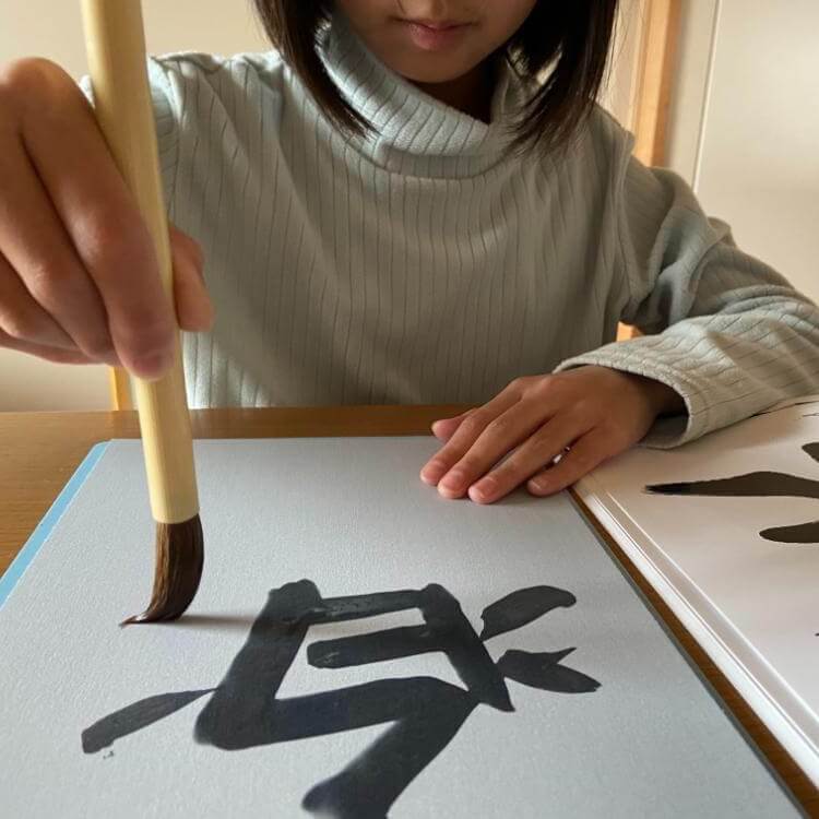【コストコ】必要なのは“水”だけ!汚れない、片付け超ラク~&子どもドハマり!!「字の練習」アイテムが神過ぎることを発見♪