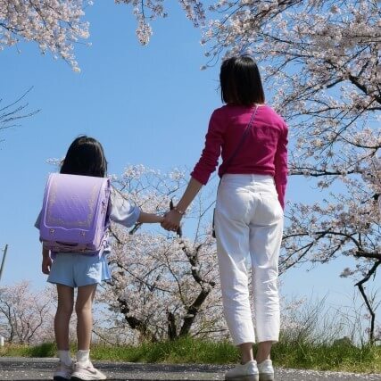 【小1の親の悩み】子どもの学校での様子がわからない!先生にどう相談したらいい?園とは違うコミュニケーション
