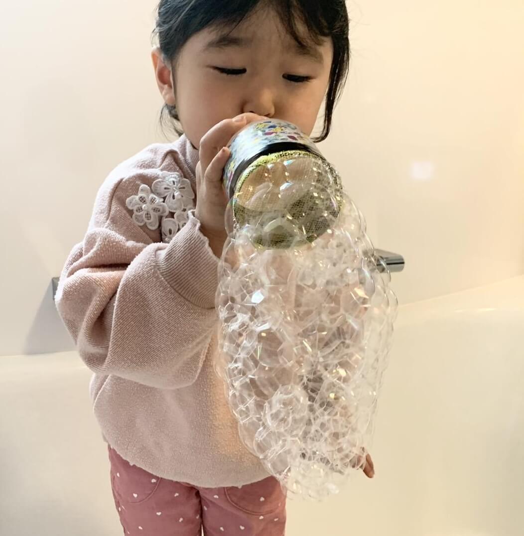 お風呂嫌いっ子もウキウキ入浴♪ペットボトルで作る「無限バブル製造機」が楽しすぎ!!