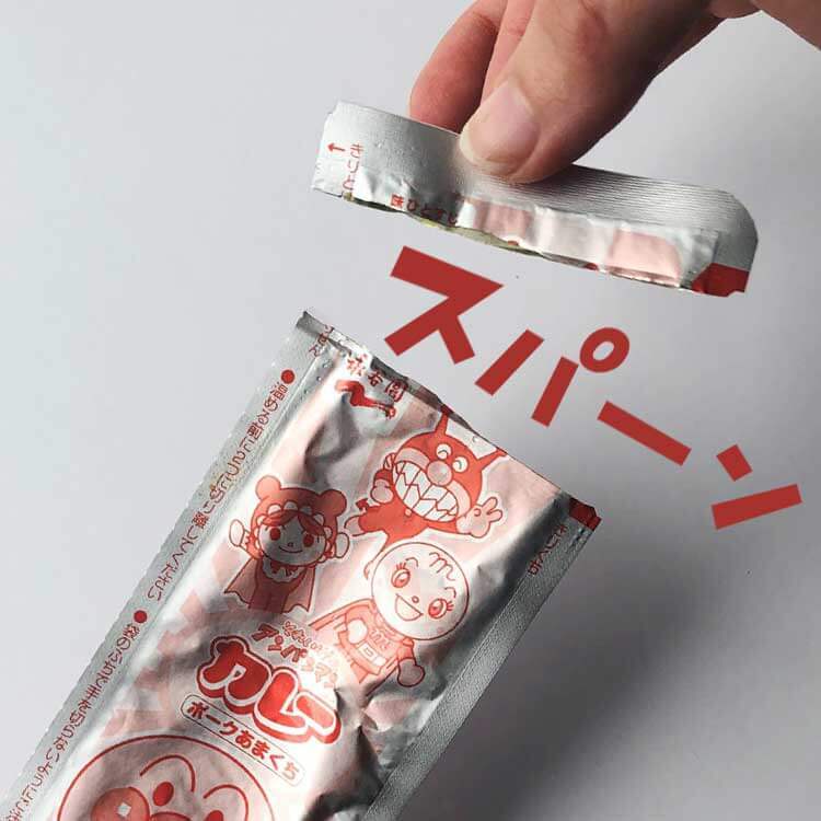 【知ってて損なし】レトルトパウチの切り口ズレる問題を解消する裏ワザ!風でレジャーシートが飛ばされない方法も必見