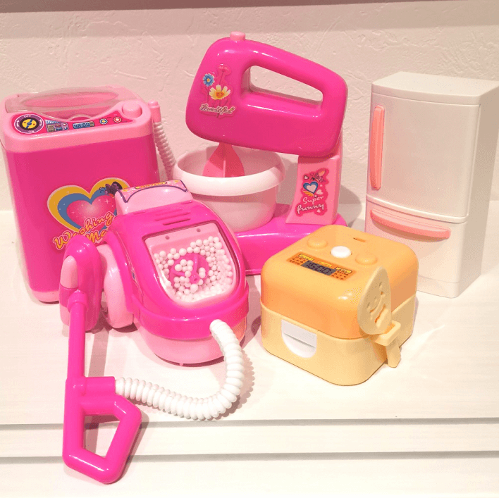 【ダイソー&セリア】100均の「白物家電おもちゃ」のクオリティすごすぎ!子どもが長く遊んだベスト5を大公開