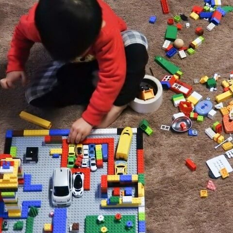 【おもちゃと知育のいい関係】積み木・ブロック・粘土…指先を使う「構成遊び」はひらがなをスムーズに書くためにも必要だった!
