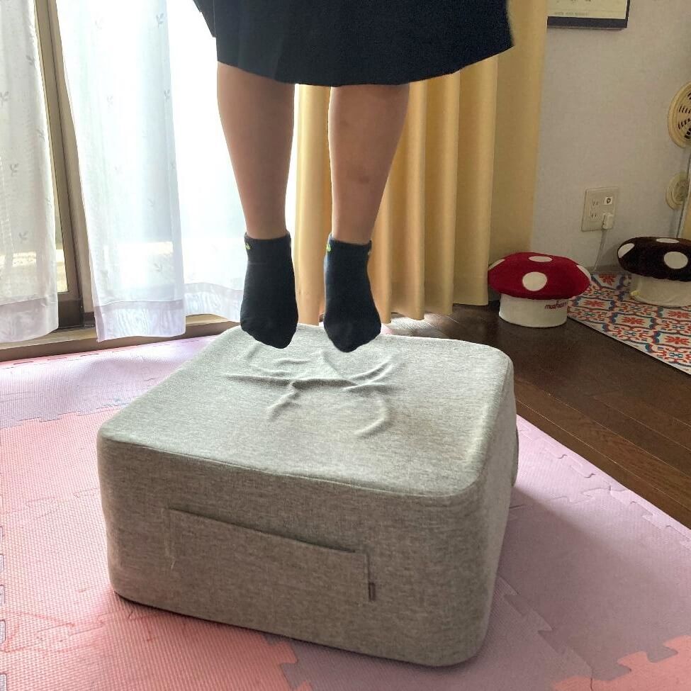 おうち遊びの救世主!?話題の【クッショントランポリン】体験レポート!出しっぱなしOKでインテリアになじむ!