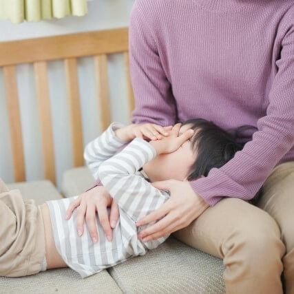 【園でのケガやトラブル】担任から報告がなくて不満…クレームではなくうまく伝える方法を保育士が解説!