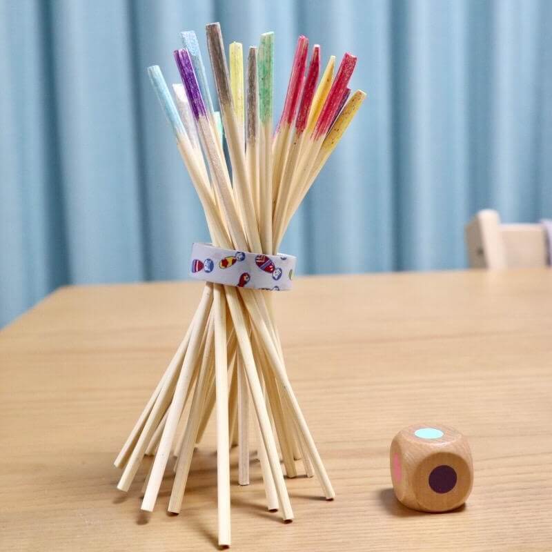 割り箸とマステだけで"アノ有名おもちゃ"に変身!3歳から大人までハラハラドキドキ…おうち時間が盛り上がる♪