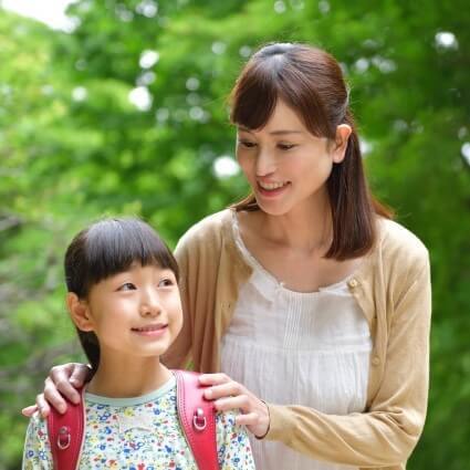 ヘリコプターペアレントとは?子どもへの影響や直し方を保育士が解説